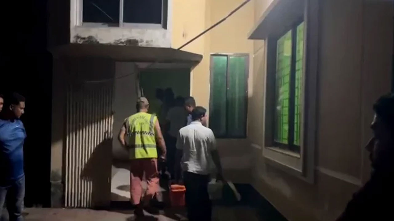 কাশিমপুরে ফ্ল্যাট থেকে দুই যুবকের গলাকাটা মরদেহ উদ্ধার